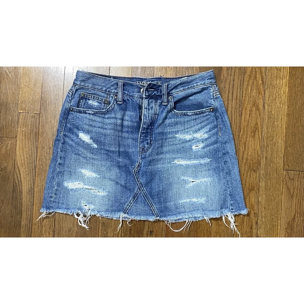 American Eagle Outfitters Denim Mini Skirt Sz 6 Distressed Cowgirl BOHO‎ Raw Hem